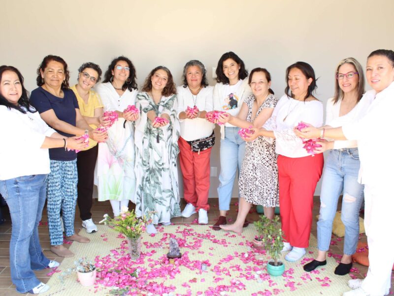 dharmonia_mujeresconflores-min